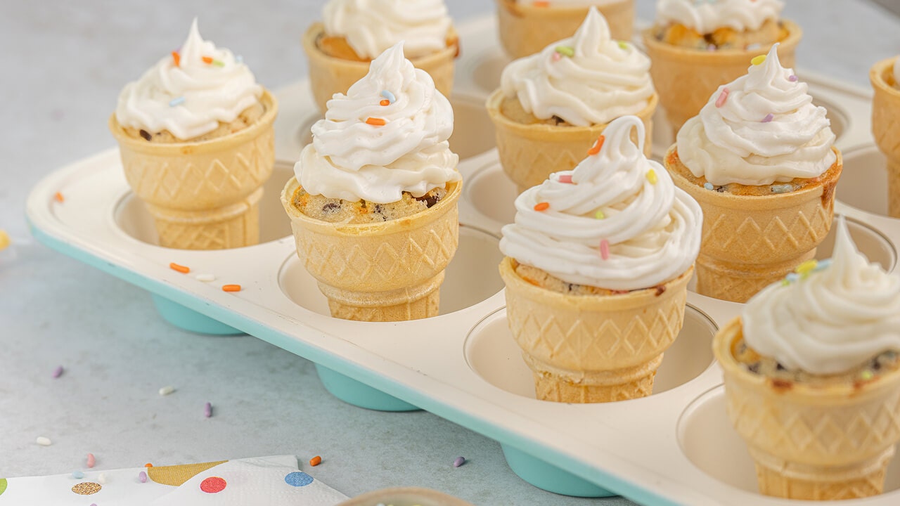 tray of ice cream cone cupcakes